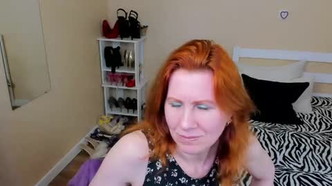 seductive_foxy_ online show from May 2026 02:50:02 AM