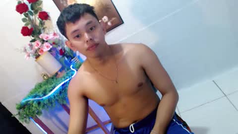 Snapshot of seductive_maxxx chatting on May 2026 08:17:01 PM Max online show from May 2026 08:17:01 PM