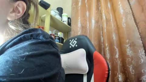 Snapshot of seductive_she_wolf chatting on April 2026 12:35:02 AM seductive_she_wolf online show from April 2026 12:35:02 AM