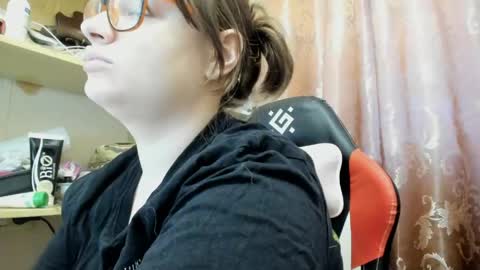 Snapshot of seductive_she_wolf chatting on May 2026 06:27:02 PM seductive_she_wolf online show from May 2026 06:27:02 PM