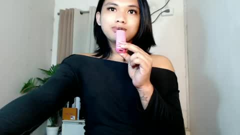 Snapshot of seductivedeluxe69 chatting on May 2026 05:03:01 AM Deluxe online show from May 2026 05:03:01 AM