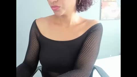 Snapshot of seductress_malia chatting on December 2025 04:34:02 PM seductress_malia online show from December 2025 04:34:02 PM