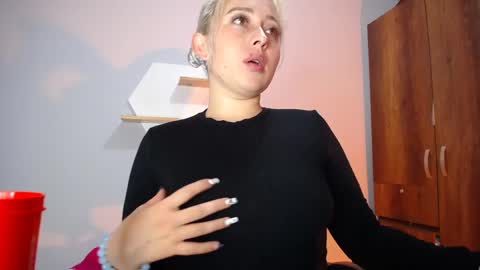 Snapshot of sejmet_5 chatting on January 2025 02:43:02 AM Yeyis online show from January 2025 02:43:02 AM