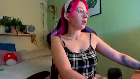 Snapshot of sejmet_5 chatting on November 2025 03:17:02 PM Yeyis online show from November 2025 03:17:02 PM