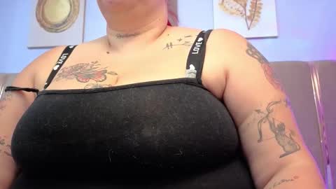 Selena online show from October 2025 11:19:01 AM