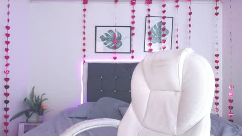 Selena online show from March 2025 04:24:02 PM