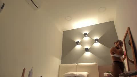 Selena online show from November 2025 11:00:02 AM