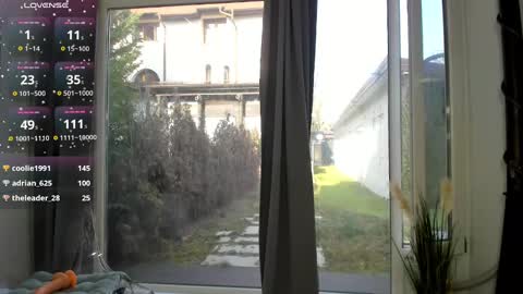 Selena online show from February 2025 10:49:01 AM