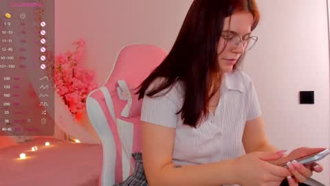 Snapshot of selena_vee chatting on January 2025 04:43:01 AM July online show from January 2025 04:43:01 AM
