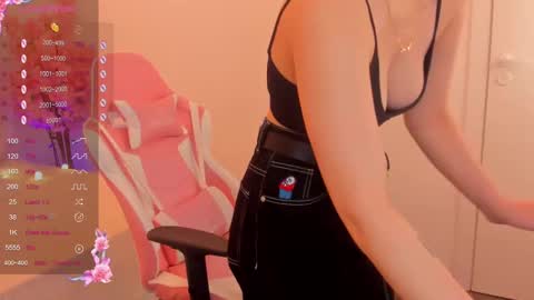 Snapshot of selena_vee chatting on March 2025 10:45:01 AM July online show from March 2025 10:45:01 AM