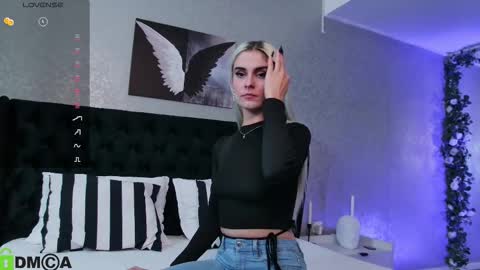 Snapshot of selenadaze chatting on October 2025 03:29:02 AM Selena online show from October 2025 03:29:02 AM