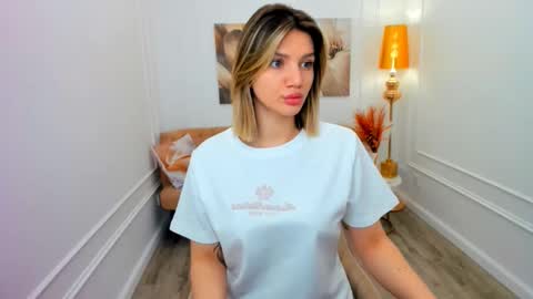 selenaemoore online show from March 2026 06:20:01 PM