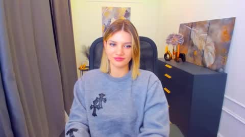 selenaemoore online show from April 2026 06:19:01 AM