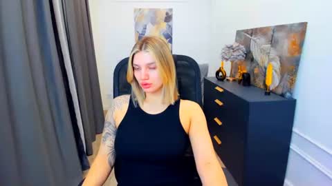 selenaemoore online show from May 2026 03:36:01 AM