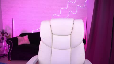 selenairis online show from November 2025 09:25:02 PM