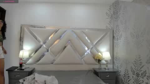 Selena reyess online show from September 2025 07:47:01 PM