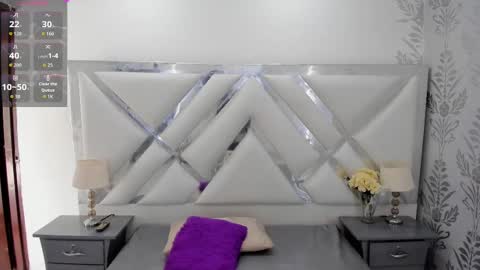 Selena reyess online show from September 2025 07:05:01 PM