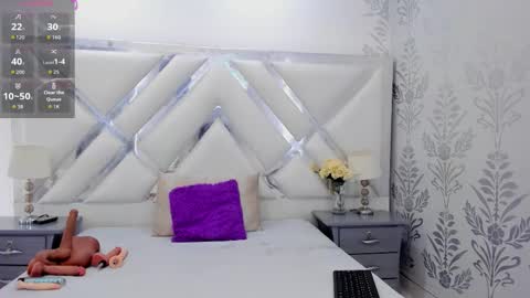 Selena reyess online show from September 2025 08:23:01 PM