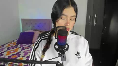 Karol. online show from November 2025 10:20:02 PM