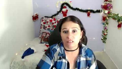 Snapshot of selene_mom chatting on December 2024 05:22:01 PM selene online show from December 2024 05:22:01 PM