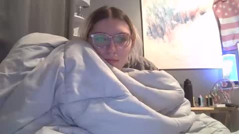 Snapshot of selenebaby chatting on January 2025 06:42:01 AM Selene online show from January 2025 06:42:01 AM