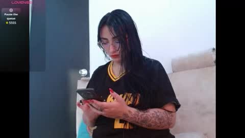 Snapshot of selenemore chatting on November 2025 04:19:02 PM Selene online show from November 2025 04:19:02 PM