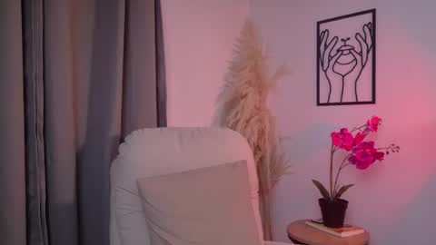 Selene Nova online show from April 2026 09:28:02 PM