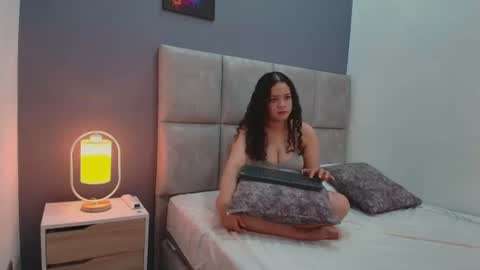 selenevalois online show from June 2026 01:35:02 PM