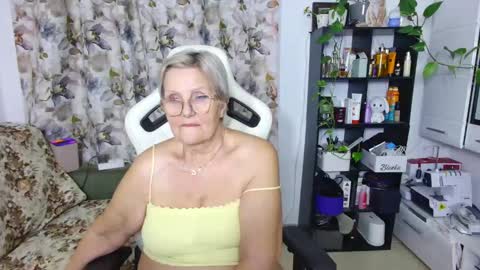 Snapshot of selenna57 chatting on February 2025 09:41:02 PM Selenna online show from February 2025 09:41:02 PM