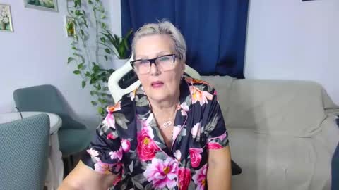 Snapshot of selenna57 chatting on November 2025 06:31:02 PM Selenna online show from November 2025 06:31:02 PM