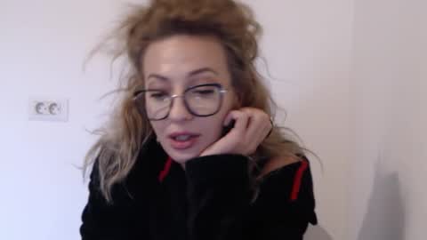 Selenna online show from October 2025 01:51:02 PM