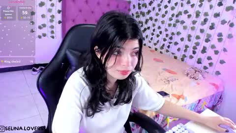 Snapshot of selina_lovers_ chatting on November 2025 04:10:02 AM Selina online show from November 2025 04:10:02 AM