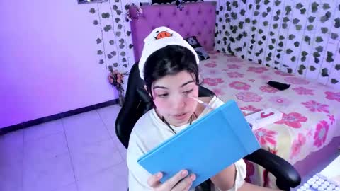 Snapshot of selina_lovers_ chatting on December 2025 04:20:02 AM Selina online show from December 2025 04:20:02 AM