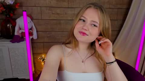 SelinSwarovski online show from March 2025 08:00:01 PM