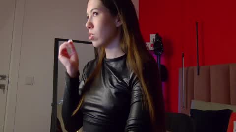 Nicole online show from April 2026 01:47:02 AM