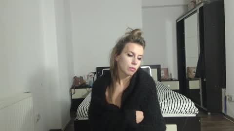 Snapshot of sellena_angels chatting on January 2025 06:41:02 PM sellena_angels online show from January 2025 06:41:02 PM