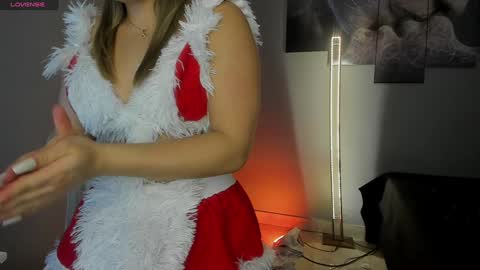 Snapshot of selyn_ chatting on December 2024 11:40:02 AM Selyn online show from December 2024 11:40:02 AM
