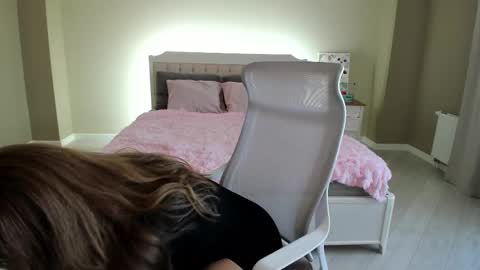 Ami online show from October 2025 08:45:02 AM