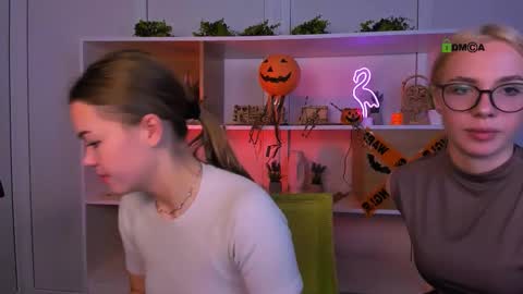 Snapshot of sendi_cais chatting on October 2025 09:33:01 AM Sendi online show from October 2025 09:33:01 AM