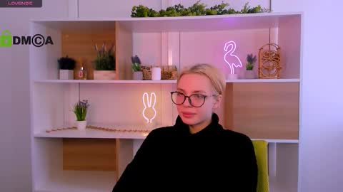 Snapshot of sendi_cais chatting on November 2025 07:29:01 AM Sendi online show from November 2025 07:29:01 AM