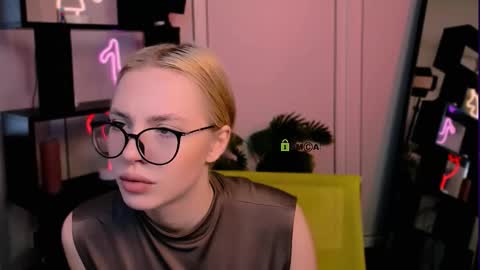 Snapshot of sendi_cais chatting on November 2025 09:30:01 AM Sendi online show from November 2025 09:30:01 AM