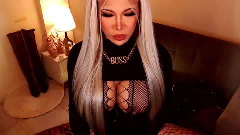 Snapshot of sensational_diva chatting on December 2024 12:16:01 AM unstappable queen kate online show from December 2024 12:16:01 AM
