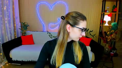 sensitiveheartt online show from April 2026 08:36:02 PM