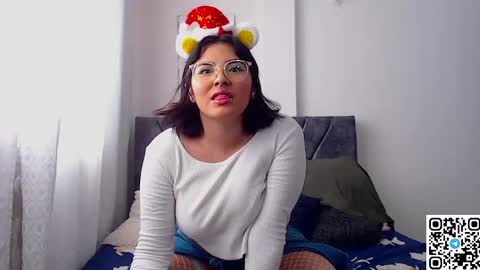 Snapshot of sensual_flame chatting on December 2024 08:16:02 PM Camille and sophie online show from December 2024 08:16:02 PM