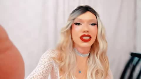 Mia online show from May 2026 12:04:01 AM