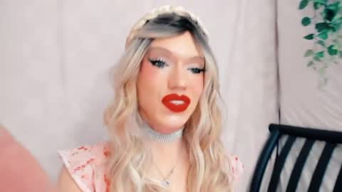 Mia online show from May 2026 11:24:01 PM