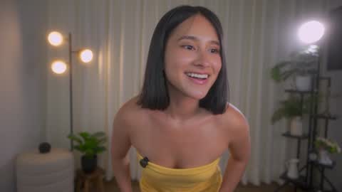 Snapshot of sensualcherry_ chatting on January 2025 11:35:01 PM Maria- OF sensual bee online show from January 2025 11:35:01 PM