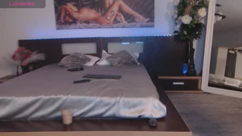 Hallie online show from November 2025 07:38:01 PM