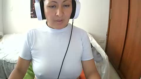 Snapshot of senthix1983 chatting on February 2025 06:24:02 PM senthix heyy promo en OnlyFans aprovecha 85 descuento online show from February 2025 06:24:02 PM