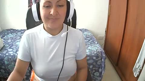 Snapshot of senthix1983 chatting on February 2025 08:27:02 PM senthix heyy promo en OnlyFans aprovecha 85 descuento online show from February 2025 08:27:02 PM